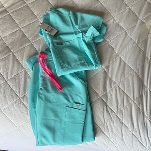 NWT Aqua Figs Scrub Set